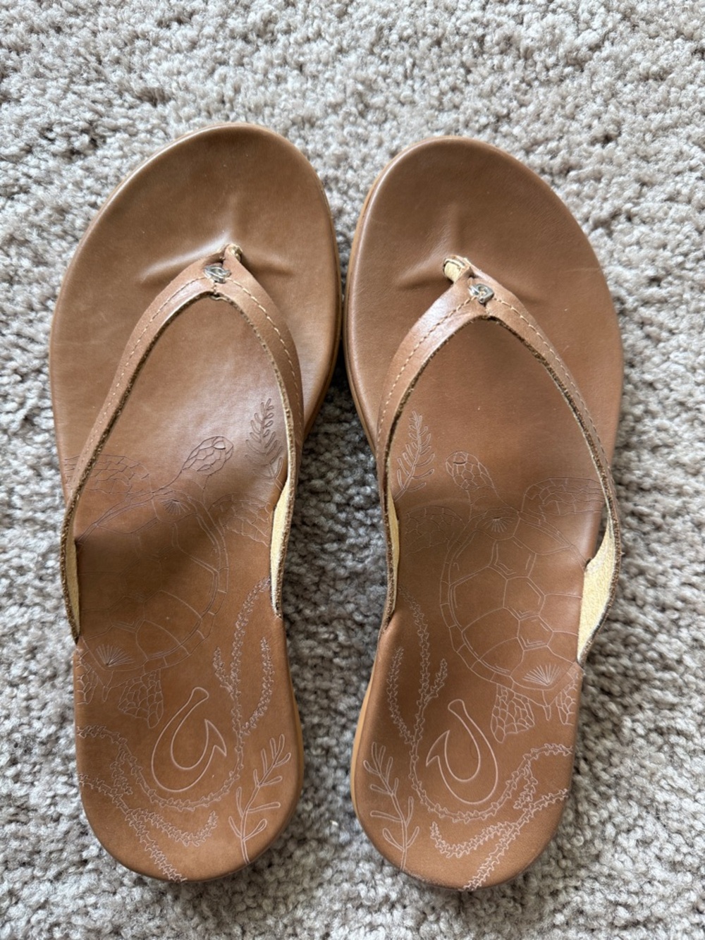 OluKai Women's Brown Leather Thong Sandals